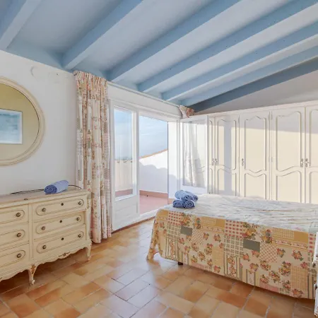 Joan Sarda By Interhome Roses
